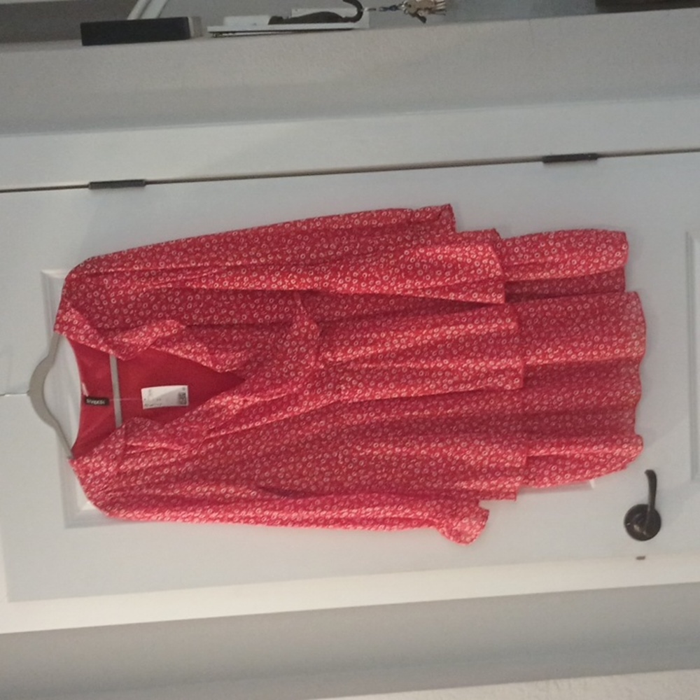H&M wrap dress. New ruffled collar. Size XL.
